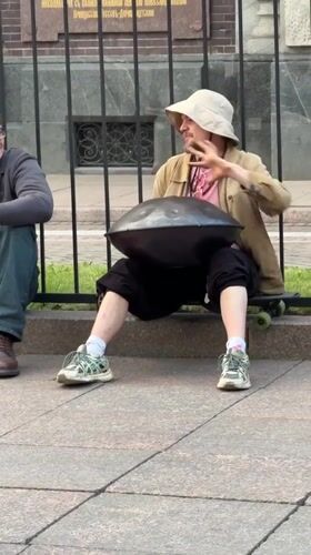 Handpan music and street moments in Saint Petersburg