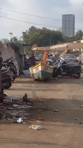 Mumbai street life documented in early morning witness account