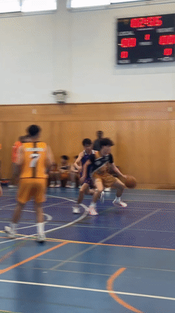 Basketball game and coaching on a blue court in Castelo Branco