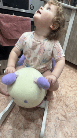 Toddler's playtime and mealtime captured in Chaykovsky home
