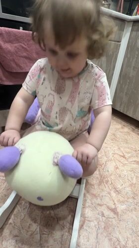 Toddler's playtime and mealtime captured in Chaykovsky home