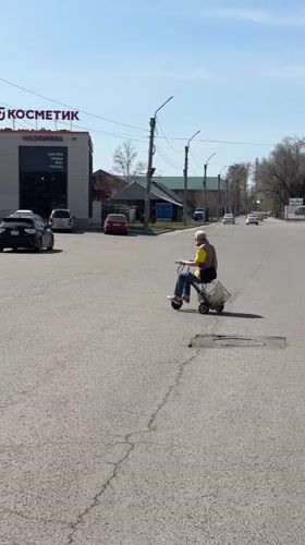 Morning street documentation captures everyday Biysk urban landscape