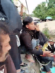 Traditional kuda lumping folk performance draws crowd in Gentungan