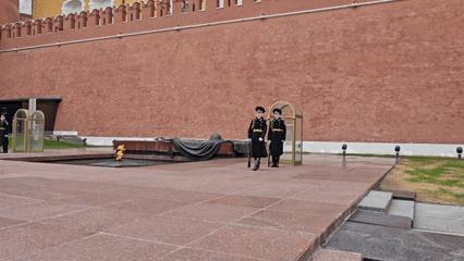 Guards maintain ceremonial watch at Moscow's Tomb of Unknown Soldier