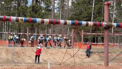Rope climbing competition begins in Lesnoye forest