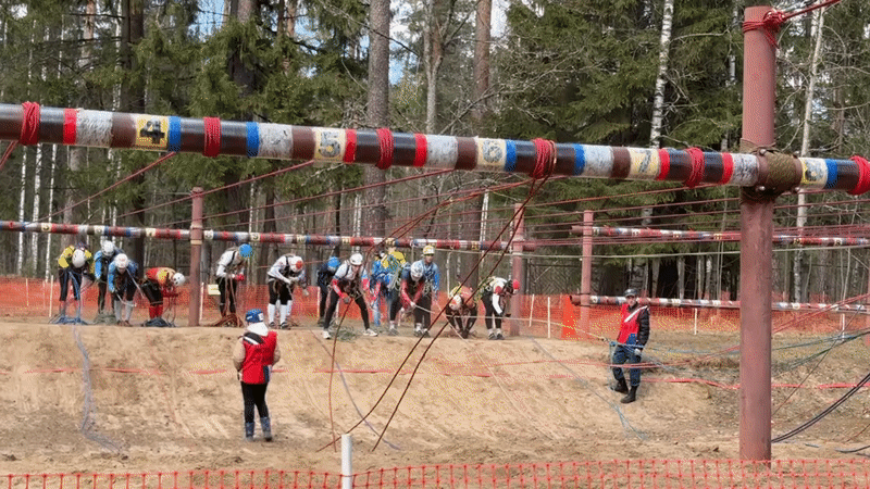 Rope climbing competition begins in Lesnoye forest