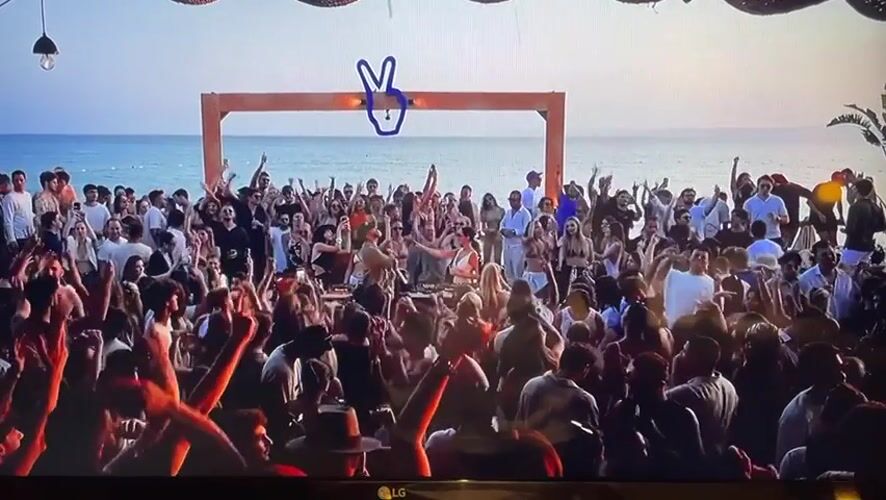 Beach DJ event draws crowd in Bengaluru