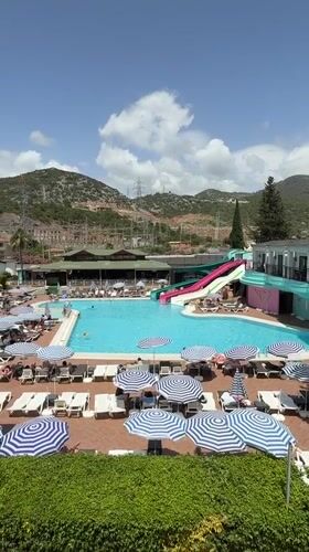 Tourist captures vacation moments at Alanya resort