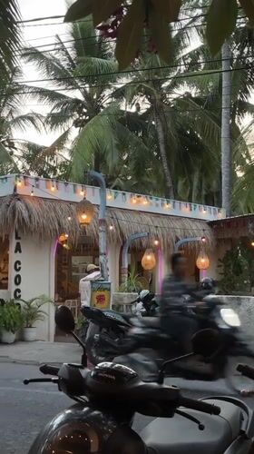 Tropical cafe La Coco captured on Nusa Penida street