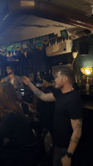 Live music performance at Krasnoyarsk bar draws crowd