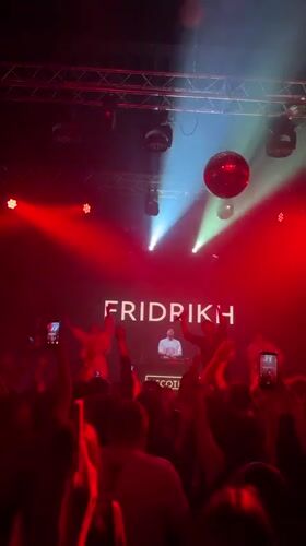 DJ FRIDRIKH performs to packed crowd in Ufa nightclub