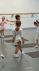 Young ballet dancers gather in Moscow dance studio