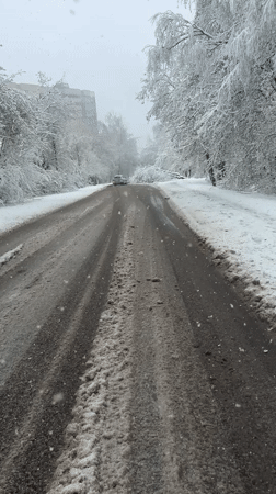 Late spring snowfall creates slush conditions on Dmitrov roads