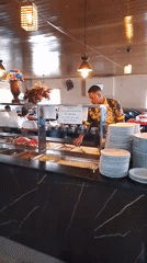 Lunch service documented at Cuiabá buffet restaurant