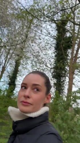 Woman in black jacket spotted across multiple Kiel locations