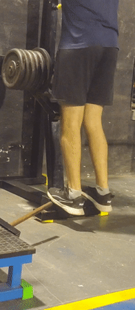 Late-night gym session documented in Wilde, Argentina