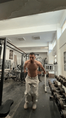 Man exercises, takes mirror selfies at Shumen gym