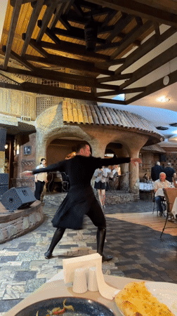 Traditional Georgian folk performances captivate restaurant audience in Tbilisi