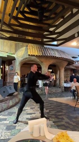 Traditional Georgian folk performances captivate restaurant audience in Tbilisi