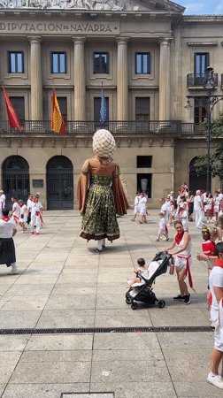 Pamplona's San Fermín crowds gather in white and red