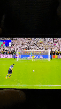 Soccer penalty shootout captured on smartphone screen, 6-5 score