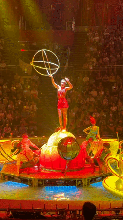Kazan circus show: hoops, water effects, and a giant teapot
