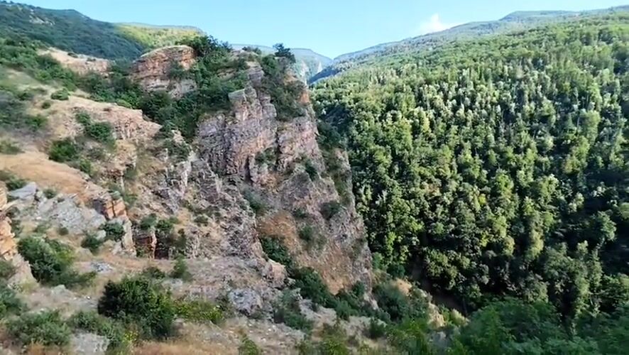 Afternoon hike through the cliffs and viewpoints above Hrabrino, Bulgaria