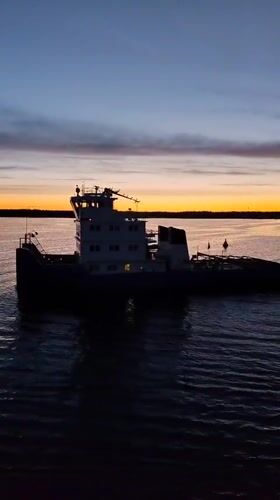 Tugboat spotted navigating waters near Vichelovo at dawn