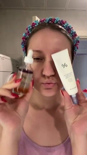 Woman documents early morning skincare routine in Esenyurt bathroom