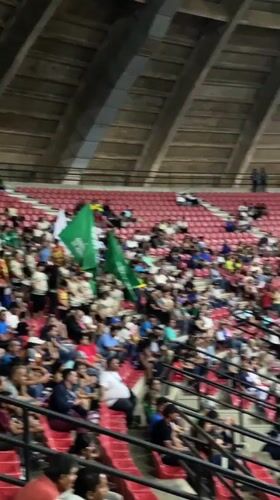 Basketball game draws packed crowd at La Asunción arena