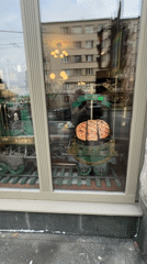 Steampunk model train spotted in Sankt-Peterburg shop window