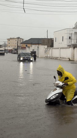 Flash floods submerge Lagos streets amid heavy rainfall