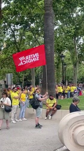 Yellow-shirted crowd gathers for demonstration in Barcelona park