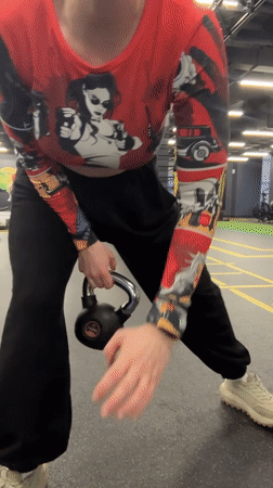 Woman documents complete gym workout session in Saint Petersburg