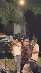 Evening band performance draws diners to Lhokseumawe outdoor restaurant