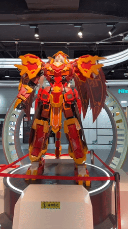 Large Gundam robot display spotted in Jiulongpo District