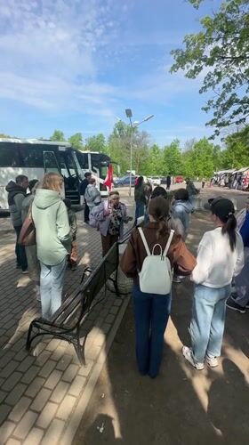 Tourist activity and souvenir shopping in sunny Peterhof