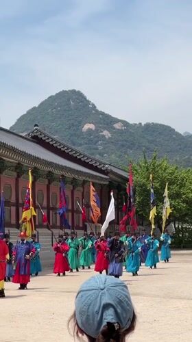 Traditional Korean ceremony performed at Seoul historic building
