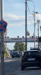 Flag-waving demonstration held on pedestrian bridge in Kragujevac