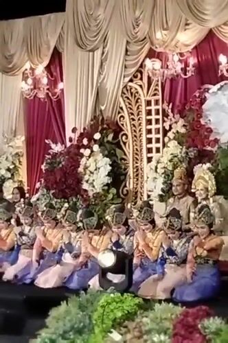 Wedding celebration in Lhokseumawe with traditional dance and reception
