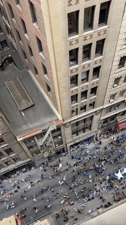 Knicks fans pack NYC streets in blue and orange