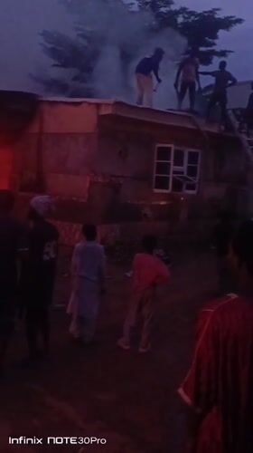 Building fire draws crowds in Akwanga, Nigeria