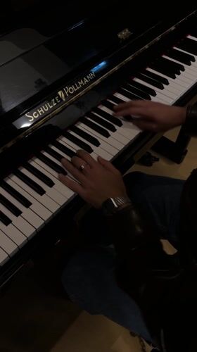 Evening piano performance captured near Porto landmarks