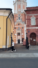 Casual street and lakeside moments captured in Moscow