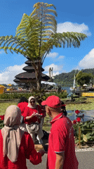 Tourists and ceremonies documented at Balinese water temple