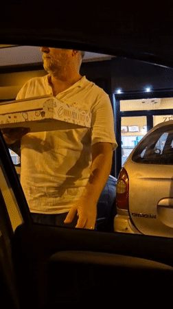 Pizza pickup and table time at Doppio Zero, Taranto