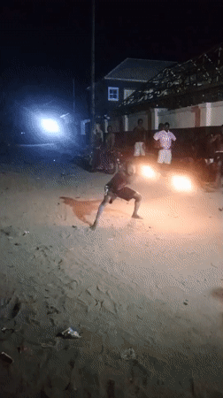 Fire performer draws crowd in Keffi street demonstration