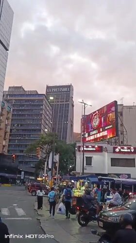 Street performers entertain diners in busy Caracas commercial district