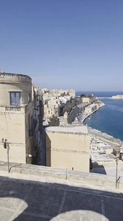 Clear skies over European coastal city captured on video