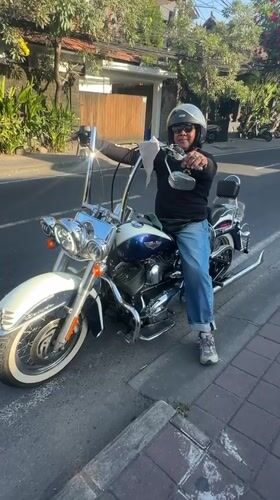 Motorcyclist observed on white-blue bike in North Kuta